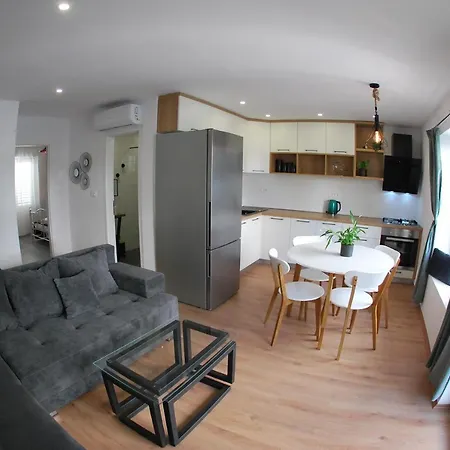 Apartment “tica” *